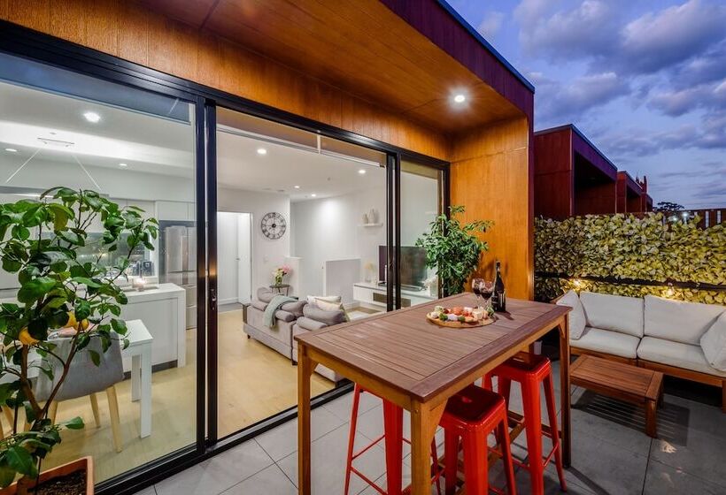 Staycentral Northcote Townhouse With Study