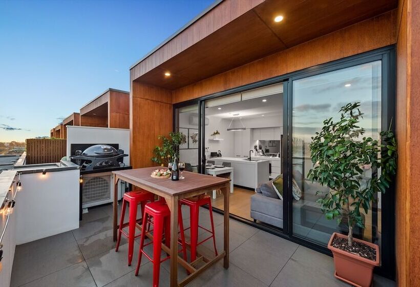 Staycentral Northcote Townhouse With Study