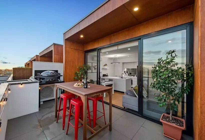 Staycentral   Northcote Townhouse With Study