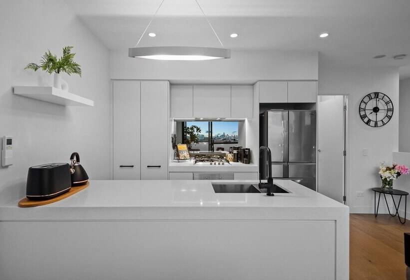 Staycentral Northcote Townhouse With Study