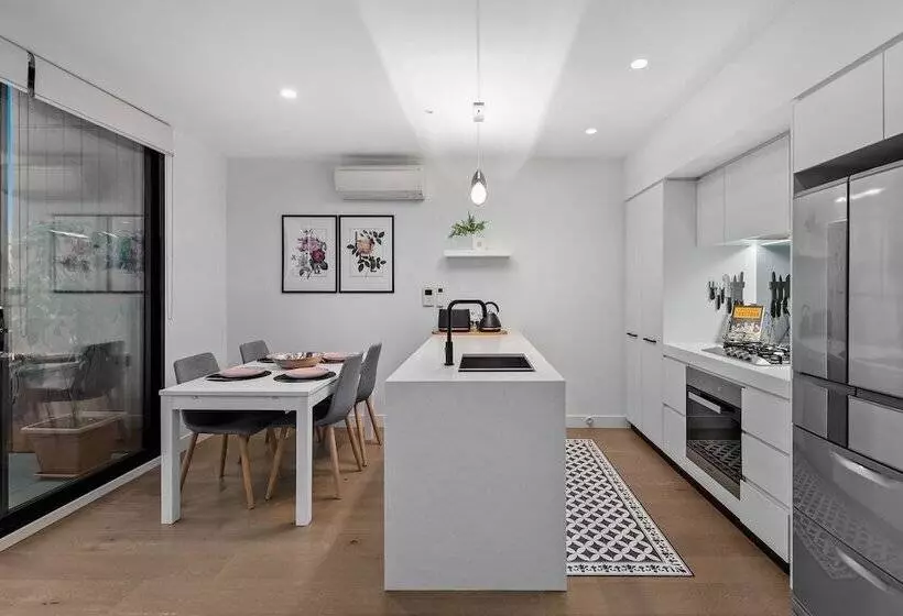 Staycentral   Northcote Townhouse With Study