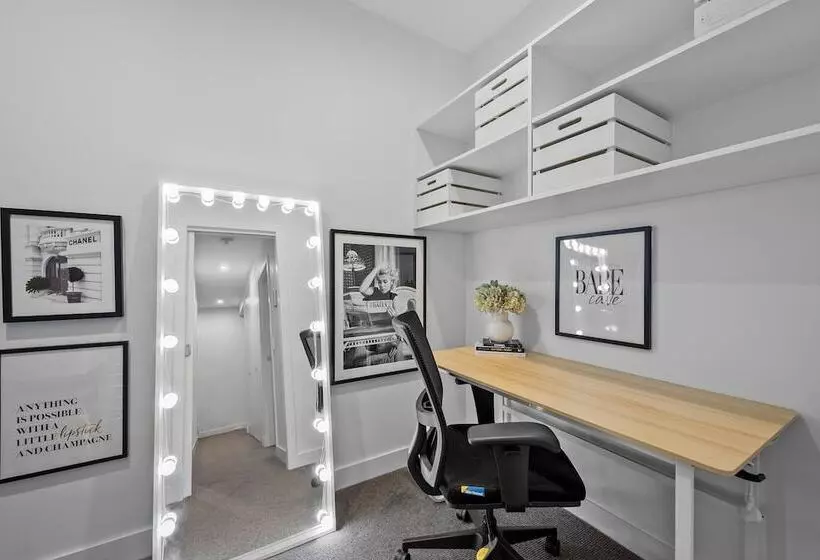 Staycentral   Northcote Townhouse With Study