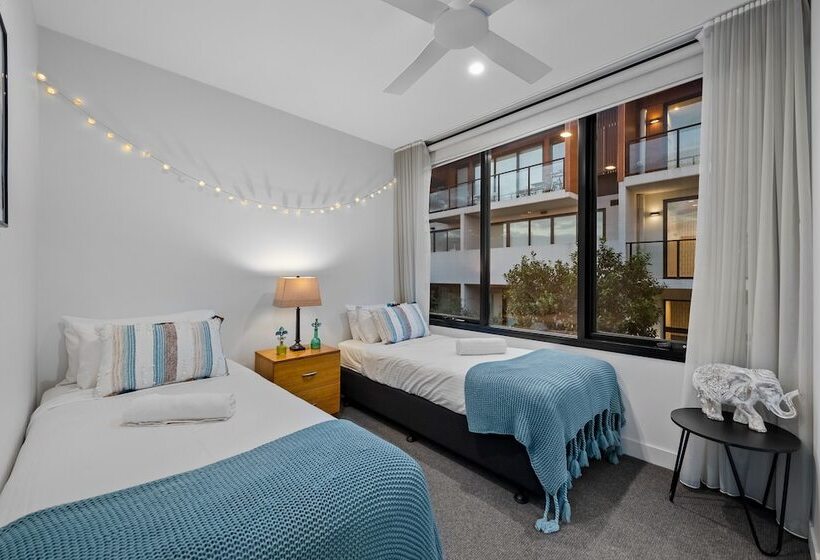 Staycentral Northcote Townhouse With Study