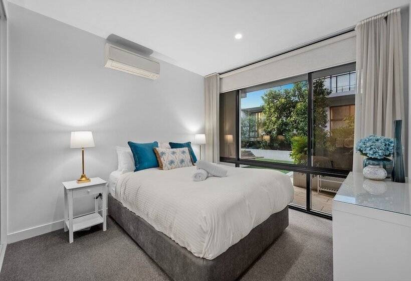 Staycentral Northcote Townhouse With Study