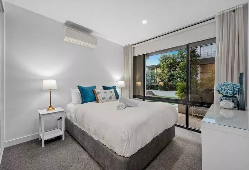 Staycentral   Northcote Townhouse With Study