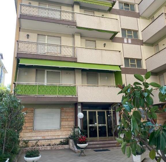 Appartamento Incantevole Con Posto Auto Riservato Clic House