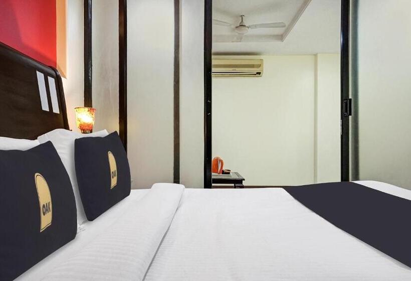 בית מלון כפרי Super Townhouse Oak Gharonda Residency Near Sant Tukaram Nagar Metro Station