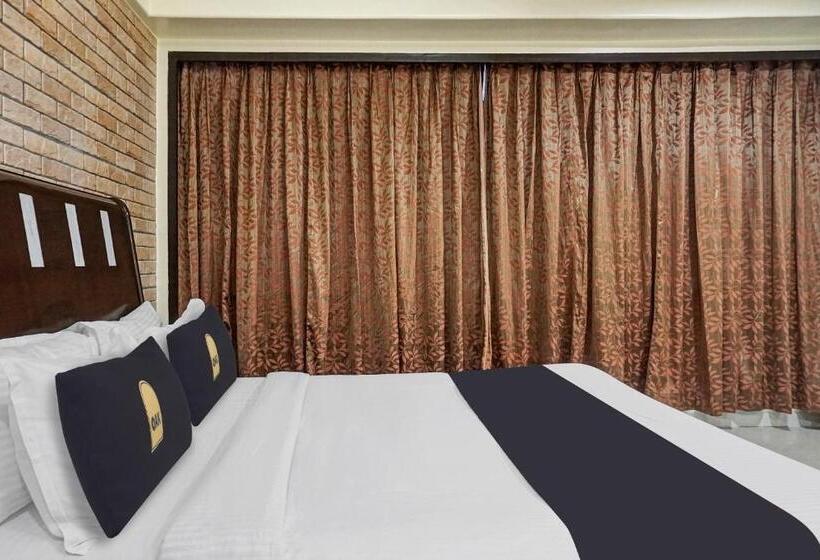 בית מלון כפרי Super Townhouse Oak Gharonda Residency Near Sant Tukaram Nagar Metro Station