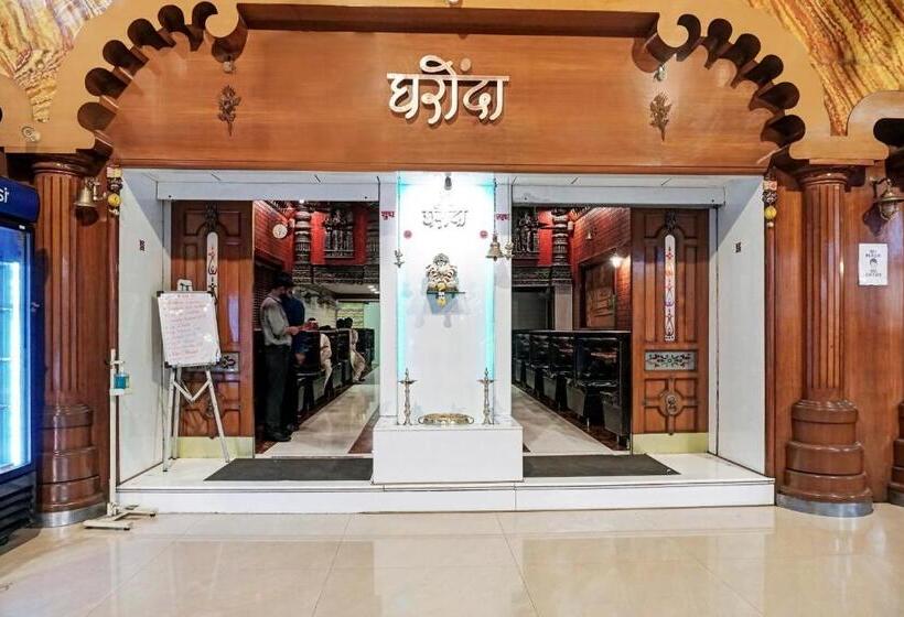 בית מלון כפרי Super Townhouse Oak Gharonda Residency Near Sant Tukaram Nagar Metro Station