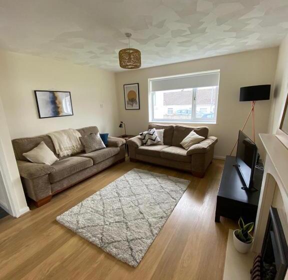 Isle Of Anglesey Spacious Home