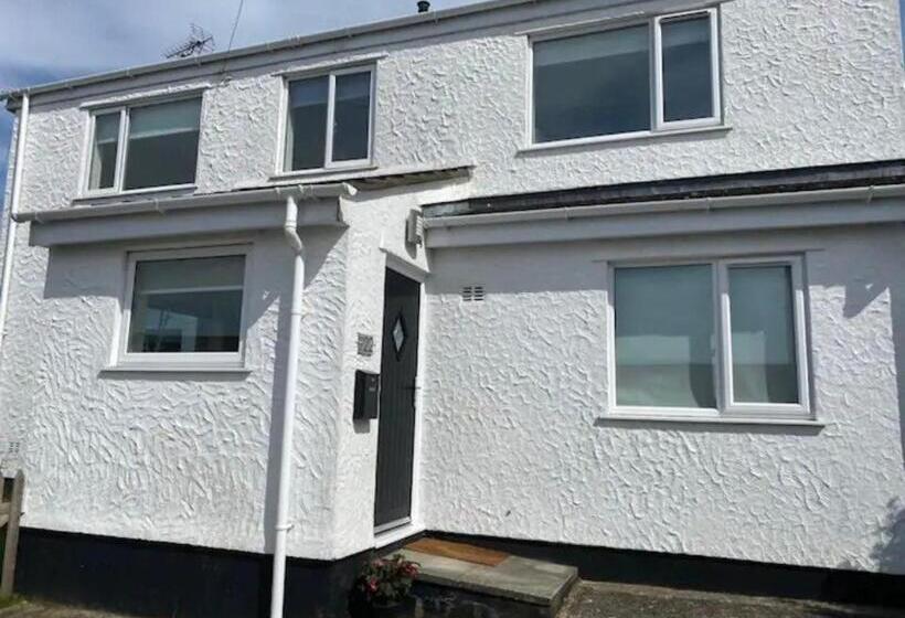 Isle Of Anglesey Spacious Home