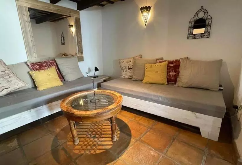 Preciosa Casa De Pueblo Con Vistas Y Patio