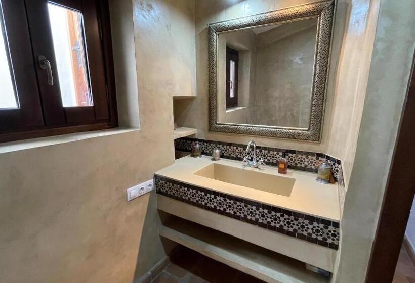 Preciosa Casa De Pueblo Con Vistas Y Patio