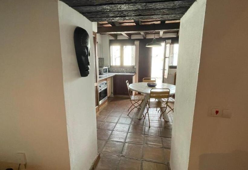 Preciosa Casa De Pueblo Con Vistas Y Patio