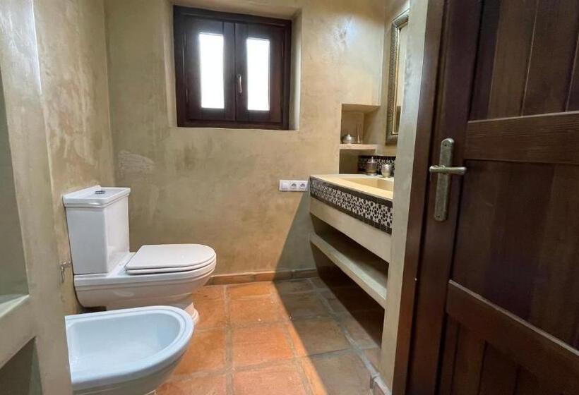 Preciosa Casa De Pueblo Con Vistas Y Patio