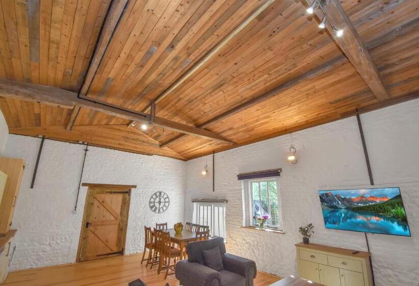 The Flint Barn At Quex Park Estate