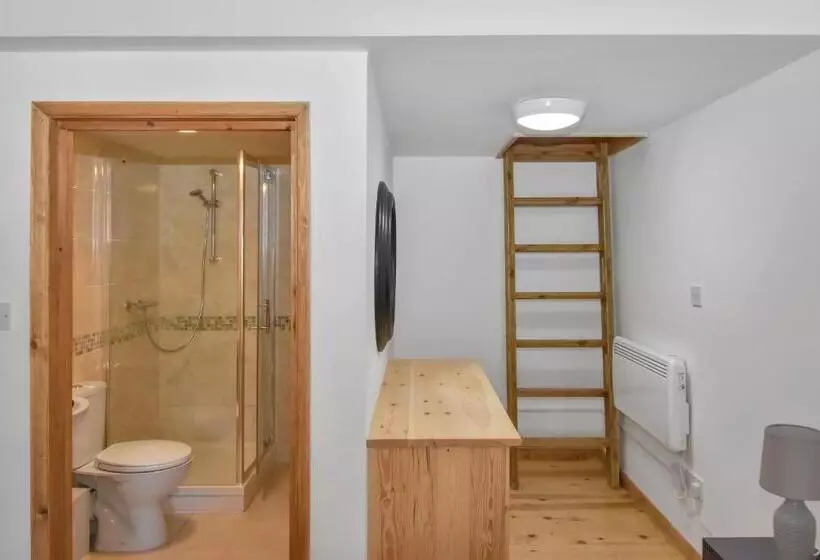 The Flint Barn At Quex Park Estate