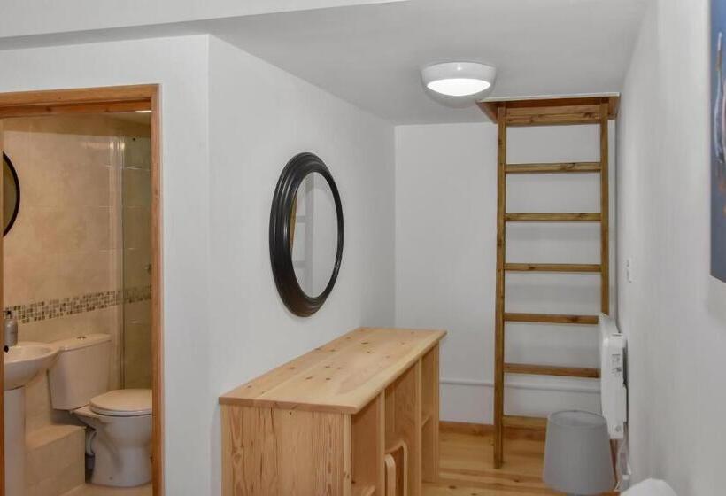 The Flint Barn At Quex Park Estate