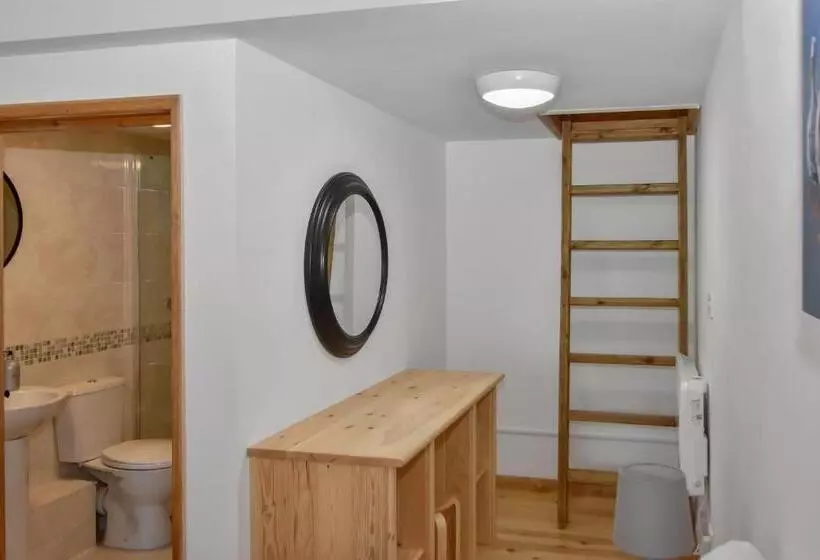 The Flint Barn At Quex Park Estate