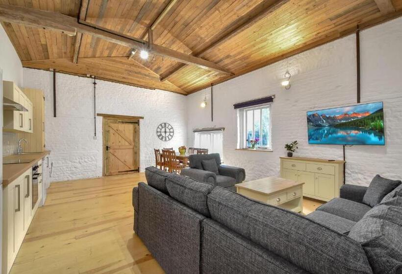 The Flint Barn At Quex Park Estate