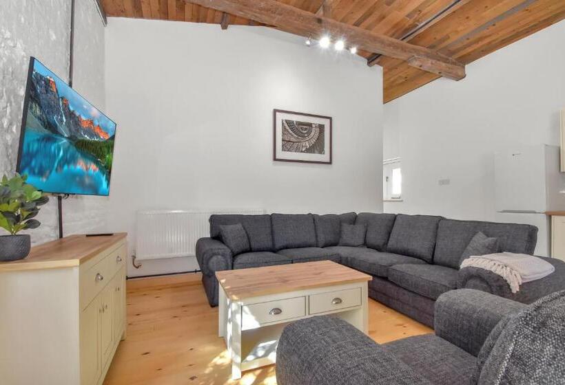 The Flint Barn At Quex Park Estate