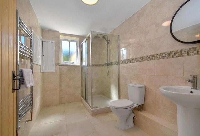 The Flint Barn At Quex Park Estate