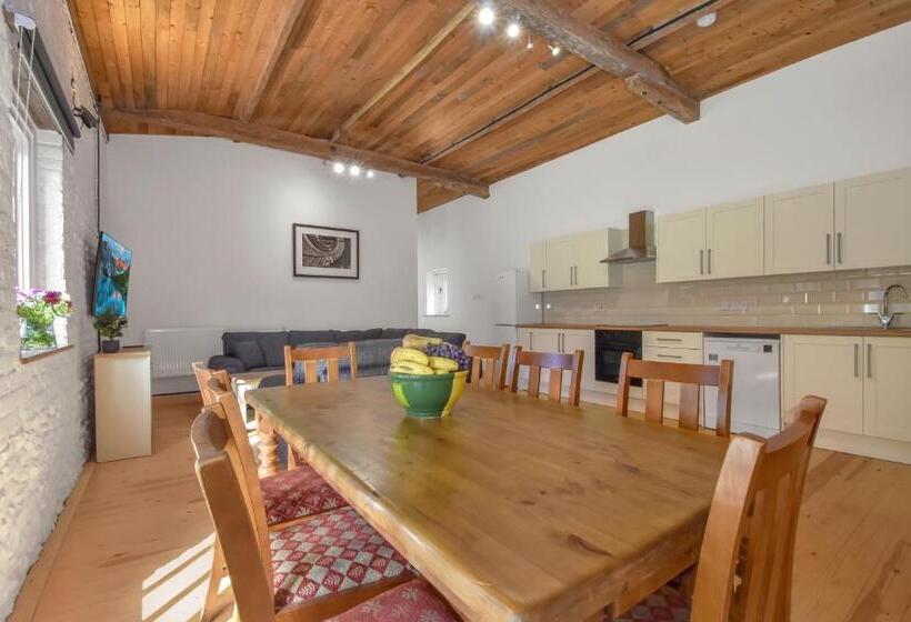 The Flint Barn At Quex Park Estate