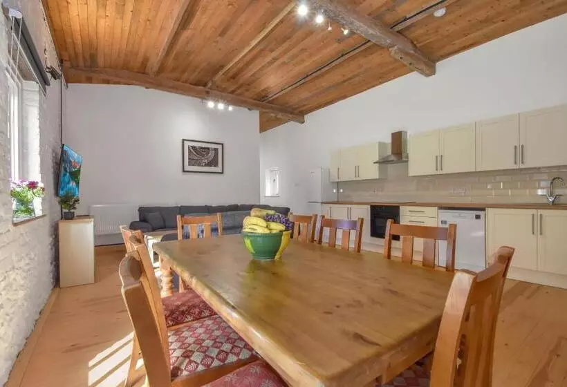 The Flint Barn At Quex Park Estate