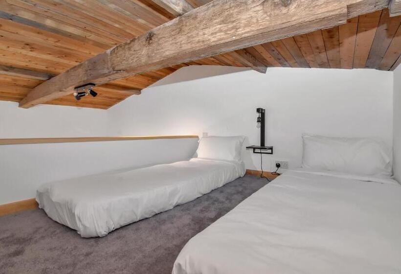 The Flint Barn At Quex Park Estate