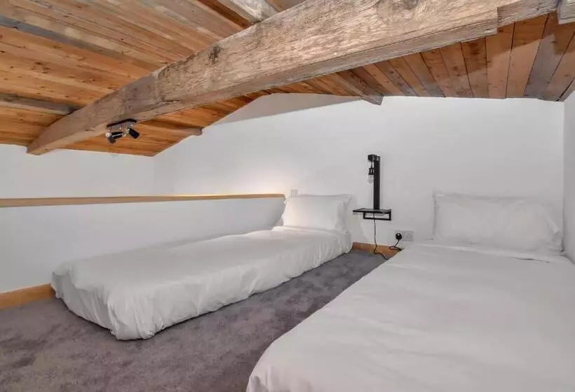 The Flint Barn At Quex Park Estate