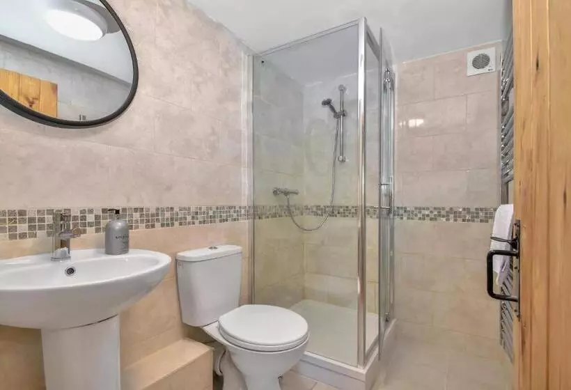 The Flint Barn At Quex Park Estate