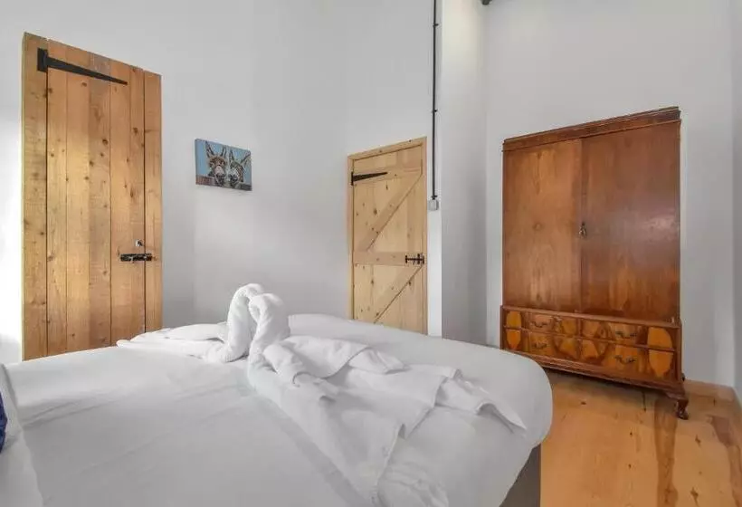 The Flint Barn At Quex Park Estate