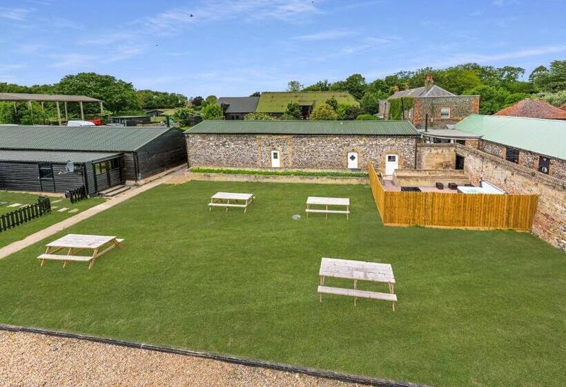 The Flint Barn At Quex Park Estate