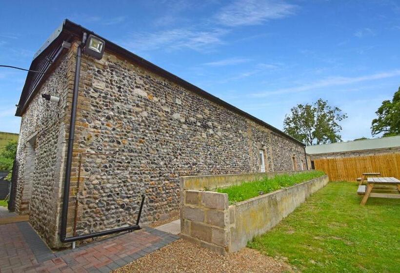 The Flint Barn At Quex Park Estate