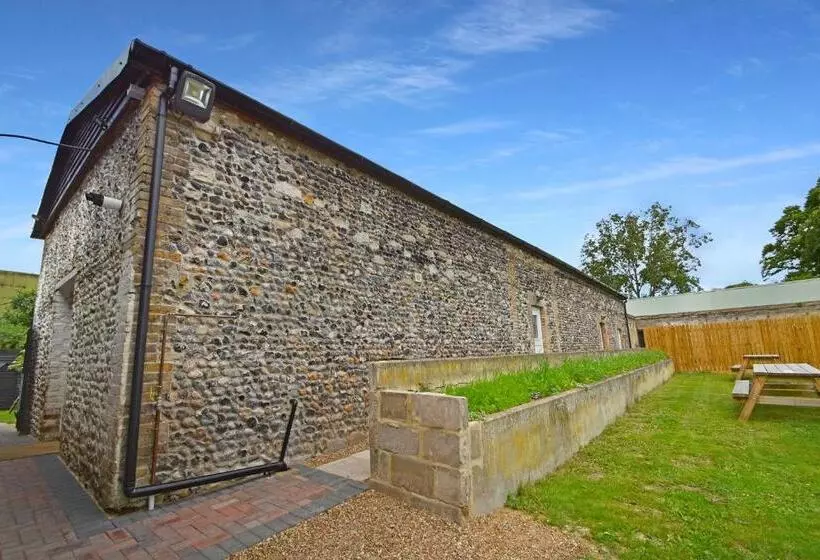 The Flint Barn At Quex Park Estate