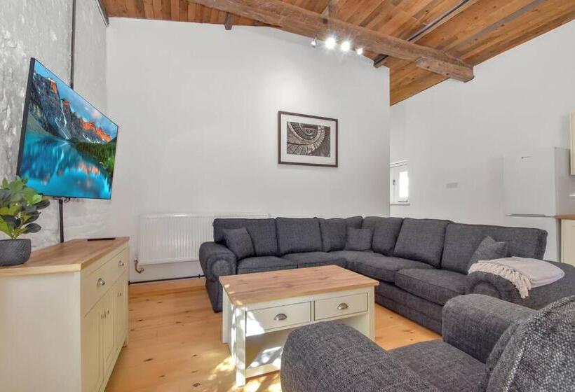 The Flint Barn At Quex Park Estate