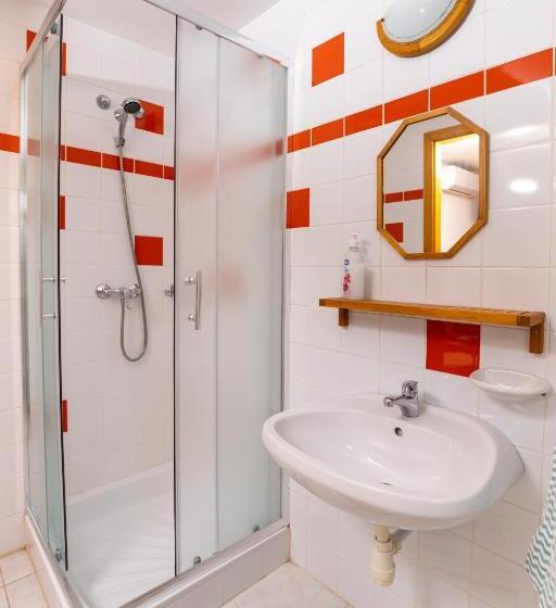 민박 Noble S Panzió és étterem