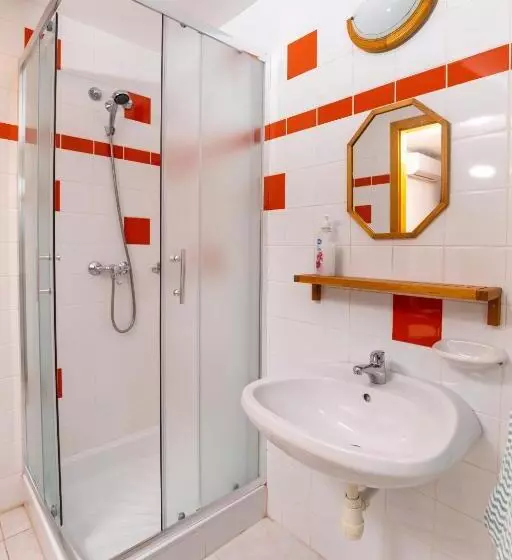 Aamiaismajoitus (B&B) Noble S Panzió és étterem