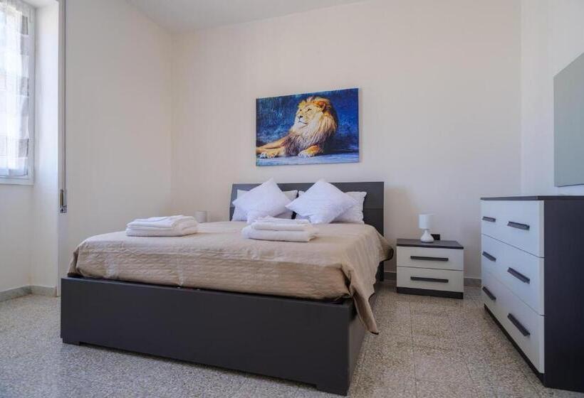 The Queen In Love Ro