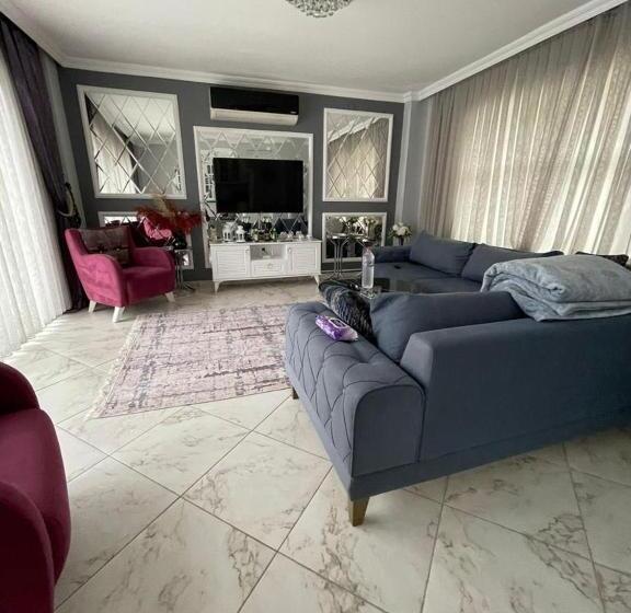 Whi̇te Rose Vi̇lla Jakuzili Ve Isıtma Havuzlu