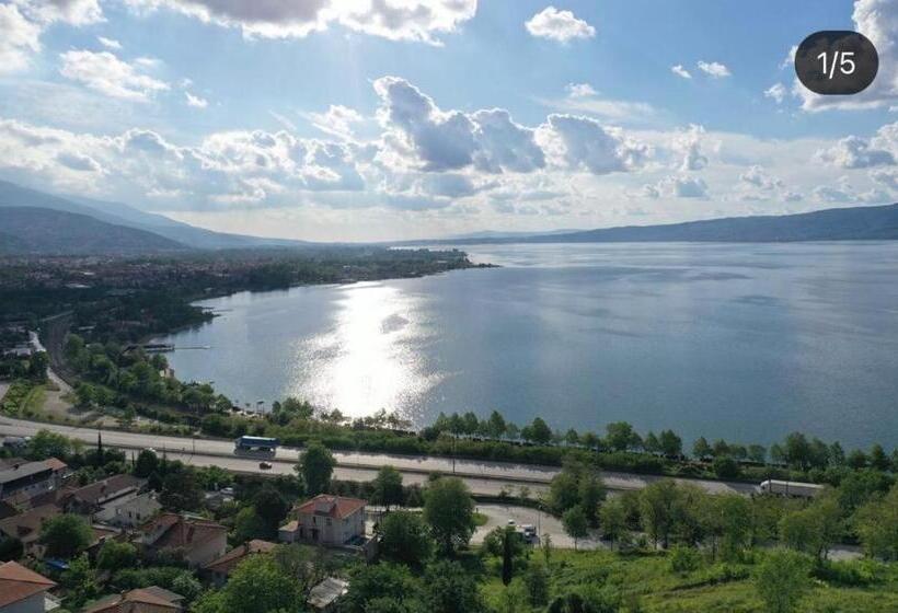 Whi̇te Rose Vi̇lla Jakuzili Ve Isıtma Havuzlu