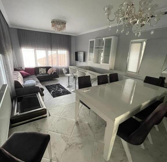 Whi̇te Rose Vi̇lla Jakuzili Ve Isıtma Havuzlu