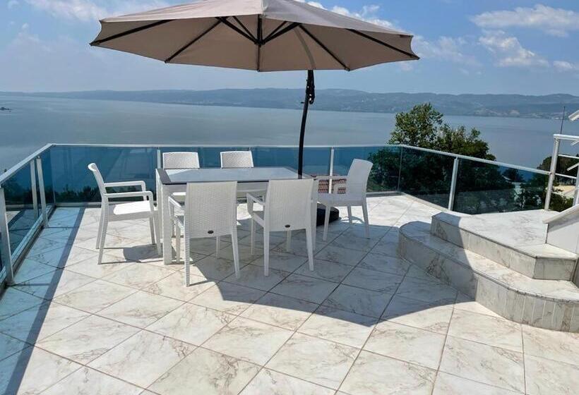 Whi̇te Rose Vi̇lla Jakuzili Ve Isıtma Havuzlu