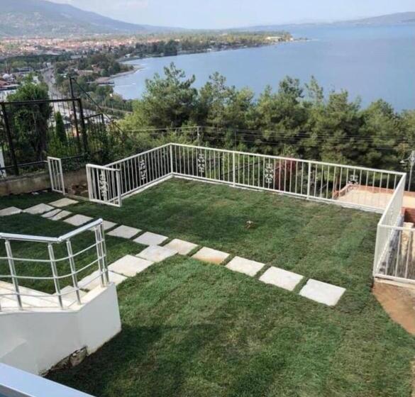 Whi̇te Rose Vi̇lla Jakuzili Ve Isıtma Havuzlu