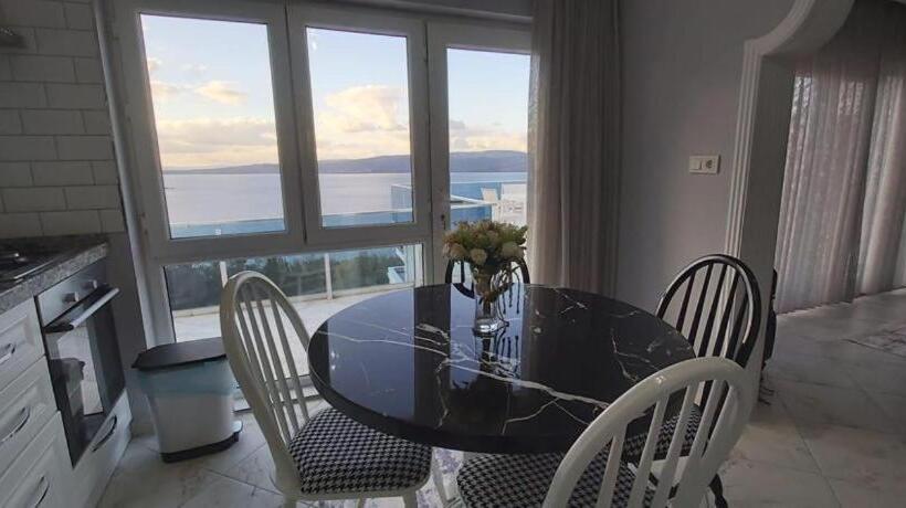 Whi̇te Rose Vi̇lla Jakuzili Ve Isıtma Havuzlu