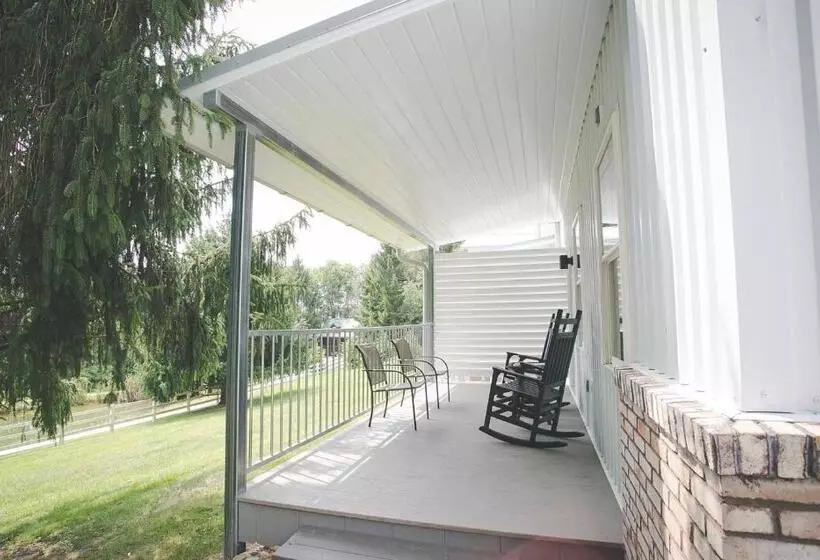 Hotelli Farmhouse Suites By Amish Country Lodging