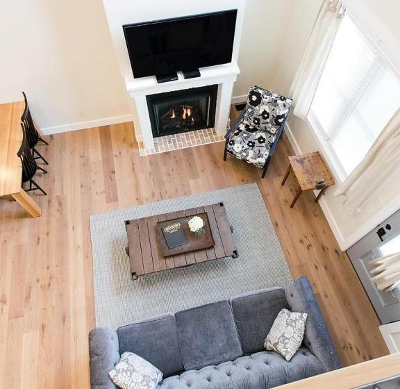 Отель Farmhouse Suites By Amish Country Lodging