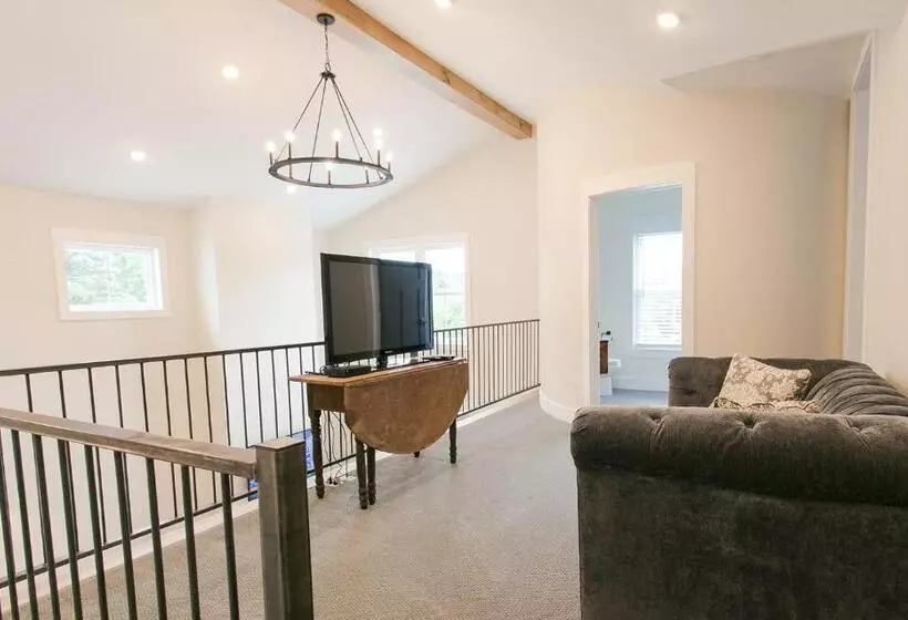 Hotelli Farmhouse Suites By Amish Country Lodging