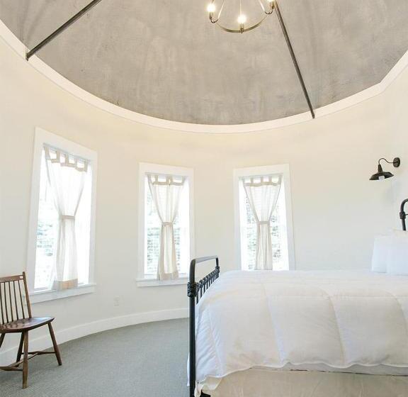 Отель Farmhouse Suites By Amish Country Lodging