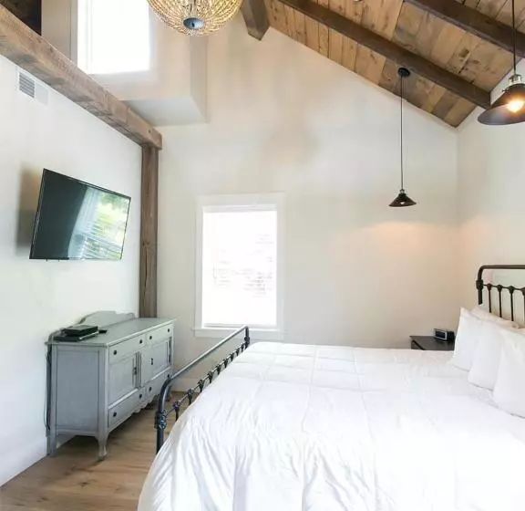 Hotelli Farmhouse Suites By Amish Country Lodging